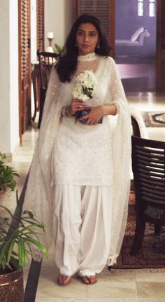 Mahira Khan Dresses, Simple Indian Suits, Outfits Indian, Kameez Designs, Mahira Khan