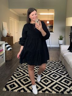 VIDEO: 5 WAYS TO WEAR SNEAKERS WITH DRESSES | RULE OF 5 Summer Outfits For Curvy Women, Outfits For Curvy Women, Wardrobe Aesthetic, Preppy Mode, Sneakers Outfit Casual, Converse Outfits