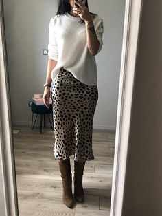 Skirts Style, Leopard Print Pencil Skirt, Fall Transition Outfits, Casual Outfit Inspiration, Leopard Print Skirt, Animal Print Skirt, Classy Casual Outfits, The Kooples, Outfit Inspo Fall