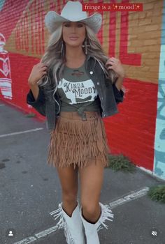 Glitzy Country Outfit, Country Stampede Outfits, Southern Rock Outfit, Texas Night Out Outfit, Texas Womens Fashion, Cute Concert Outfits Summer, Country Date Night Outfit, Beige Cowboy Boots Outfit, Hardy Concert Outfit