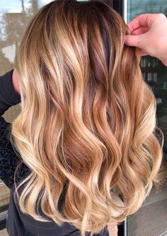 Blond And Auburn Hair, Autumnal Hair Colour Blonde, Dark Blonde Hair Color Ideas Caramel, Blonde Copper Balayage, Blonde Red Balayage, Simple Upstyles, Greece Hair, Carmel Blonde, Beige Balayage