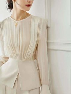 Elegantes Business Outfit, Pakaian Feminin, White Long Sleeve Blouse, Stil Elegant, Elegant Blouses, Ținută Casual, Elegantes Outfit, Modest Fashion Outfits, Suit Fashion