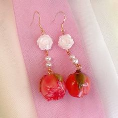 💕 Thank you for visiting AROY! 🌹 Vintage Rose With Mini White Pearl Earrings, Dried Real Rose Earring, Great For Bridal and Bridesmaid Earrings! Gift for her!🎁 💖 The Nature Simple Resin Rose are Romantic Stylish for Every Day Wear and Also Great for Bridal and Bridesmaid! You May Have Many Style of Earrings, But the Dried Rose Earring will Make You Looks Very Special.  💖 It's Made of 925 Silver with Gold Plated It's Lightweight, Comfortable and Easy to Wear.  ✨ Fushcia Rose With mini pearl: Rose In Resin, Resin Flower Jewelry, Princess Courtney, Rose Earring, Nature Rose, Resin Rose, Real Rose, White Pearl Earring, Rose Pendant