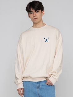 Editor's notesIt is a basic and casual sweatshirt with graphic print. Made of polyester blend cotton fabric, the sweatshirt is soft and lightweight. The sweatshirt is finished with tenter and tumble process to minimize fabric shrinking. The graphic of small logo with puppy face drawing is printed using urethane printing.- Unisex item- Graphic print- Ribbed neck, cuffs, hem- Logo label patch- Soft and comfyMeasurements(in.)S / M / L / XL- Length: 25.6 in. / 27.2 in. / 28.3 in. / 29.5 in.- Shoulder: 21.3 in. / 22.4 in. / 23.6 in. / 25.2 in.- Chest: 21.7 in. / 23.2 in. / 24.4 in. / 25.6 in.- Sleeve Length: 22.4 in. / 23.6 in. / 24.4 in. / 25.2 in.*Model info: Man-Height 5’ 10”, Weight 143.3 lbs, Fitting size: Size L / Woman-Height 5’ 7” Weight 112.4 lbs, Fitting size: Size MComposition & Basic Cotton Sweatshirt With Logo Print, Casual Cotton Sweats With Screen Print, Cotton Long Sleeve Sweats With Screen Print, Screen Print Cotton Sweats With Long Sleeves, Basic Sweatshirt With Graphic Print For Everyday, Relaxed Fit Cotton Sweats With Screen Print, Cotton Relaxed Fit Screen Print Sweats, Basic Graphic Print Sweatshirt For Everyday, Puppy Face Drawing