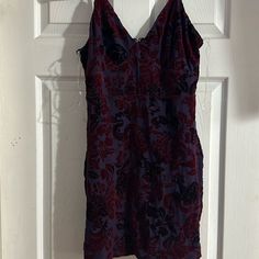 Red And Purple Velvet Dress Size Xl Never Worn Bought For A Homecoming And Never Wore It Clean And Great Condition Spent $55 With Shipping And Everything So Message Me With Any Questions Black Dress Velvet, Purple Velvet Dress, Dresses Lulus, Fashion Diary, Red And Purple, Black Velvet Dress, Purple Velvet, Lulu Dresses, Floral Mini Dress