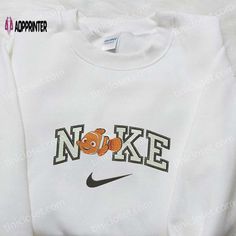 The Nemo x Nike Cartoon Embroidered Sweatshirt is a must-have for Disney and sportswear enthusiasts. Featuring adorable Nemo character embroidery, this sweatshirt combines the magic of Disney with the iconic Nike logo. Made with premium materials, it offers both comfort and style. Stand out from the crowd and showcase your love for Disney and Nike with this unique sweatshirt. The perfect addition to your casual wardrobe, it is sure to turn heads and spark conversations. Experience the joy of chi Kevin Minion, Nike Cartoon, Disney Character Shirts, Nike Inspired, Nike Gear, Hoodie Cartoon, Limited Edition Shirt, Cartoon Sweatshirts, Nike Sweatshirt