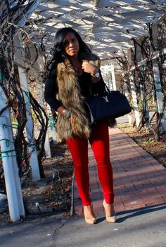 fur vest and a v-neck sweater | Major Must Haves Fur Vest Outfits, Vest Outfit, Fall Wear, Vest Outfits, Bohemian Clothes, Fur Vest, Fashion Mode