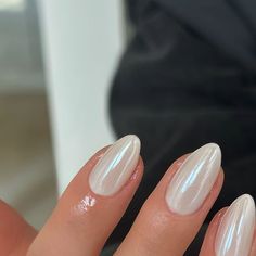 yaletownclaws on Instagram: "Vanilla chrome, the perfect wedding nails !!! . Gel X full set using @apresnailofficial . . . . . .  #vancouver #yvr #nail #nails #nailsart #nailssalon #salon #spa #vancouverbeautyblogger #trending #mountpleasant #burnaby #northvancouver #kitsilano #westcoast #summertrends #la #vancouveraesthetic" Gel Nails Ideas Chrome, Summer Wedding Nails Bridesmaid, Vanilla Crome Nails, Nude Chrome Nails Almond, Milky Chrome Nails, Hen Do Nails, Summer Nails Chrome, Vanilla Chrome Nails, Vanilla Nails