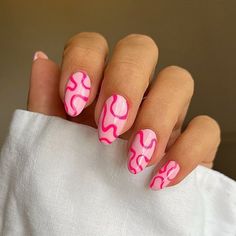 Groovy Pink Nails, Funky Nails Pink, Cute Nail Designs For Summer Short, Pink Nails With Lines, Pink Nails Simple Design, Crazy Design Nails, Pink Groovy Nails, Pink Nails With Design Ideas, Summer Nail 2024 Trends Pink