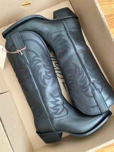 Cowgirl Fashion, Xmas List, Cowgirl Style, Fashion Aesthetic, Shoe Obsession, Alternative Fashion, Cowboy Boots, Cowboy