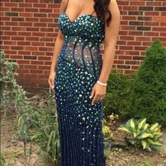 Corset Type Body With A Flowed Out Bottom! Rhinestones Throughout! So Beautiful Dresses Beautiful, Jovani Dresses, 4 Dresses, Beautiful Dress, So Beautiful, Beautiful Dresses, Colorful Dresses, Size 4, Womens Dresses