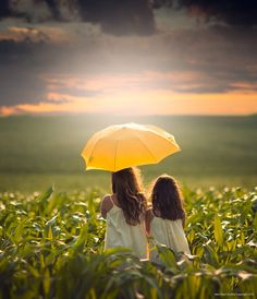 Umbrella Photo, Foto Tips, Childrens Photography, Editing Tutorials, Mellow Yellow, Magazine Photography, Pics Art, Children Photography, Rainy Day