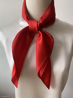 Luxurious natural mulberry silk medium square scarf, color red, size: 65 cm x 65 cm / 26 in x 26 in. Soft, smooth, and lustrous silk charmeuse fabric, breathable and skin-friendly feels very soft and comfortable to wear. Can wear it on both sides which will give different feel and look. Can style in many ways: you can wear this scarf as a soft neck scarf, as a hair tie, as a headband scarf, as a wrist scarf, as a purse accessory. Or style it in any way you want with your own sense of creativity! Suitable for all seasons and is a great gift idea for special occasions. Care Instructions: Pure silk is a type of organic, natural and delicate fabric, please avoid washing. Dry clean recommended. Stored in a cool, dry, and dark place. To smooth out wrinkles and creases naturally, you may hang the Neck Scarf Tie, Neck Scarf Styles, Red Neckerchief, Red Neck Scarf, Red Scarf Outfit, Neck Scarfs, Red Silk Scarf, Headband Fabric, Headband Scarf