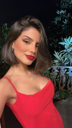 Short Hair Selfie, Hair Cuts Oval Face, Short Hair 40, Pink Tiktok, Photography Sport, Short Brown Hair, Shot Hair Styles, Penteado Cabelo Curto, Aesthetic Pinterest