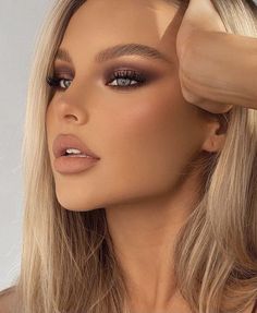 Classy Makeup, Prom Eye Makeup, Smink Inspiration, Eye Makeup Designs, Fancy Makeup, Makeup Eye Looks, Nude Makeup, Models Makeup, Glamour Makeup