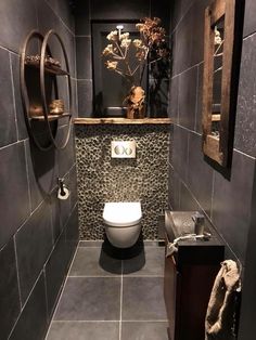 a bathroom that has a toilet in it