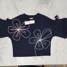 Parker Flower Par Sweatshirt With Sleeve Detail Women's Navy Size X-Small New With Tags Please Refer To Photos D1 Sequined Sweatshirt, Ruffle Flower, Dropped Shoulder Sweatshirt, Embroidered Sweatshirts, Navy Women, Hooded Pullover, Sleeve Detail, Blue Fashion, New Color