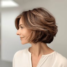 Voluminous Chin Length Bob Trendy We Fryzurach, Short Hair Designs, Pixie Bob Haircut, Wavy Bob Hairstyles, Haircut For Thick Hair, Hair Design, Pixie Bob, Short Hair Haircuts, Bob Haircuts