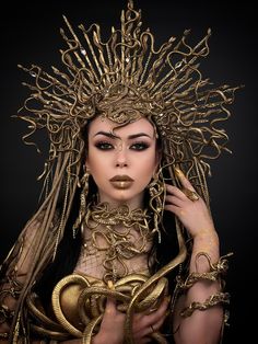 Medusa Photoshoot, Medusa Crown, Costume Medusa, Vampire Makeup Ideas, Medusa Halloween Costume, Medusa Headpiece, Medusa Makeup, Medusa Costume, Luxury Outfit