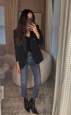 Ootd Mom Jeans, Casual Weekend Outfit, Stylish Mom, Weekend Outfit, Fall Winter Outfits, Simple Outfits, Daily Fashion, Minimalist Fashion