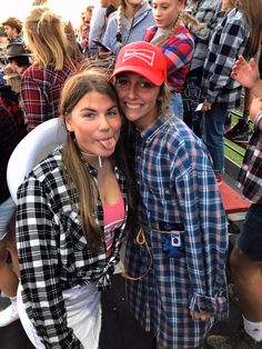 Western Night Football Game, Western Theme Football Game Outfit, Country Themed Football Game Outfit, Western Football Theme Outfit, Football Game Outfits, Football Season Outfits, Football Game Outfit Highschool, Ring Dunk, Duo Poses