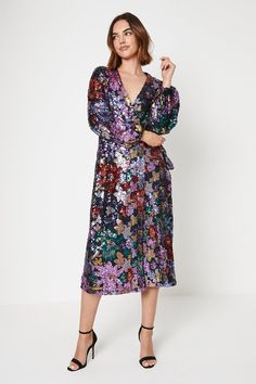 Introducing our stunning sequin dress. This colorful floral sequin dress is perfect for any party or special occasion. With its flattering wrap style and midi length, it's designed to make you feel confident and beautiful. The combination of floral and sequin details adds a touch of glamour and elegance to this dress, making it a must-have for your wardrobe. Get ready to turn heads and make a statement with our fabulous sequin dress. Oasis Dress, Sequin Outfit, Lace Skater Dress, المملكة العربية السعودية, Spring Floral Dress, Floral Shirt Dress, Wrap Midi Dress, Dresses Floral, Halterneck Dress