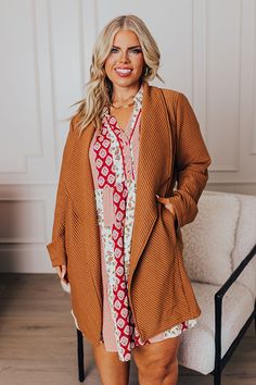 - Take a vacay in Venice with this stylish cardigan! - Unlined material with a ribbed texture - A draped neckline with an oversized collar - Long, loose sleeves - Functional side pockets - A relaxed silhouette that ends in a straight hemline Chic V-neck Outerwear With Pockets, Chic V-neck Sweater Coat With Pockets, Brown Sweater Coat For Spring Workwear, Brown Sweater Coat For Work In Spring, Brown V-neck Outerwear For Work, Chic Brown Long Sleeve Sweater Coat, Cozy V-neck Outerwear For Day Out, Chic Brown V-neck Outerwear, Chic Brown Cardigan With Pockets