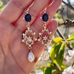 Eleva tu estilo nupcial a nuevas alturas con nuestra impresionante colección de Pendientes Lámparas Azules para Novia. Estos exquisitos pendientes desprenden sofisticación y encanto, con cautivadores acentos azules que añaden un toque de elegancia a tu conjunto de boda. Nuestros Pendientes Cristal para Boda, adornados con cristales brillantes, asegurarán que brilles con cada paso que des hacia el altar. Para un aspecto atemporal y clásico, nuestros Pendientes Perla Novia son el epítome de la gra Elegant Blue Crystal Earrings, Elegant Blue Crystal Earrings For Wedding, Elegant Blue Cubic Zirconia Chandelier Earrings, Elegant Blue Crystal Wedding Earrings, Elegant Blue Teardrop Bridal Earrings, Exquisite Dangle Earrings For Wedding, Exquisite Pearl Drop Bridal Earrings For Wedding, Elegant Dangle Bridal Earrings, Blue Teardrop Pearl Earrings For Wedding