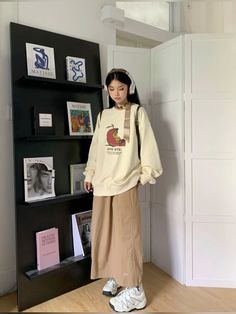 Japanese Skirts Long, Korean Long Skirt Outfits For Winter, Skirt Outfits Japanese, Beige Skirt Outfit Hijab, Korean Skirt Outfits Long, Japanese Long Skirt Outfit, Korean Long Skirt Fashion, Beige Skirt Outfit Winter, Chinese Casual Outfits