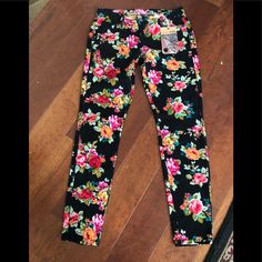 Cute Floral Jeans, Junior Sizing. 30.5 Inch Waist, 8 Inch Rise, 29.5 In Seam, Never Been Worn Fitted Floral Print Patterned Bottoms, Star Pants, Floral Jeans, Jeans Color, Boho Floral, Colored Jeans, Pant Jumpsuit, Vanilla, Pants For Women