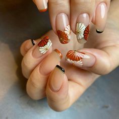 Chrysanthemum Nails, Tokyo Nails, Henna Nail Art, Dragon Nails, Henna Nails, Hard Gel Nails, Asian Nails, Japanese Nail Art, Gel Nails Diy