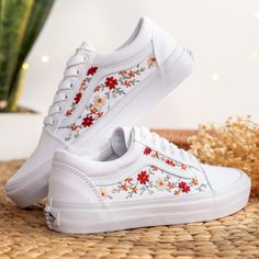 Price includes: Shoes + Embroidery as shown Converse Custom shoes are meticulously hand-embroidered with non-fading thread, sturdy and durable. Embroidered Converse shoes can be used for daily use, school shoes, wedding shoes for brides,... Will definitely be a unique gift for girlfriends, niece gifts, daughter gifts, men's gifts,... or any of your relatives. Let me help you pack and send them as gift boxes, you just need: Select "Gift wrapping available" when ordering To customize gift boxes, g Vans Wedding, Floral Embroidery Shoes, Wedding Vans, Embroidered Vans, Unique Gifts For Girlfriend, Bridal Sneakers, White Bridal Shoes, Embroidered Converse, Niece Gifts