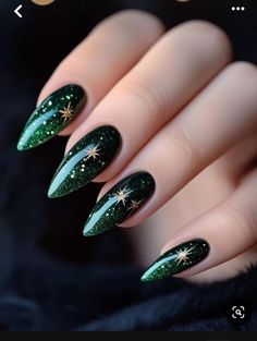 Sage Christmas Nails, Holly Nail Design, Moody Christmas Nails, Holiday Nail Art Christmas, Emerald Glitter Nails, Green And Gold Holiday Nails, Dark Green Aesthetic Nails, Green New Years Nails, Christmas Green Nail Designs