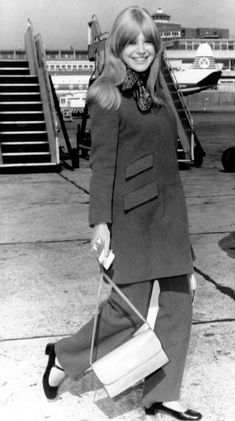 Marianne Faithfull Style, Beatles Girl, Jane Asher, Marianne Faithfull, 60s And 70s Fashion, Beautiful Person, 60s Fashion, Famous Faces, Airport Style