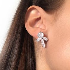 SPECIFICATIONSJewelry Brand: StonefansEarrings Color: Silver GoldEarrings Material: Zircon CrystalJewelry Style: Bride AccessoriesJewelry Packing: Opp BagBrand Name: StoneFansItem Type: EARRINGSModel Number: wxy202302033Style: TRENDYMaterial: RhinestoneMetals Type: Copper AlloyCN: ZhejiangFine or Fashion: fashionOrigin: Mainland ChinaEarring Type: CLIP EARRINGSShape\pattern: GeometricGender: WomenGender：WomenOccasion:Party,Festival，WeddingColor :Silver Plated ,Gold PlatedProduct: Big EarringsSto Wedding Single Crystal Earring In Cubic Zirconia, Single Crystal Bridal Earring For Wedding, Bride Accessories Jewelry, Piercing For Women, Jewelry Y2k, Silver Gold Earrings, Ear Cuff Jewelry, Earring Simple, Accessories Crystal