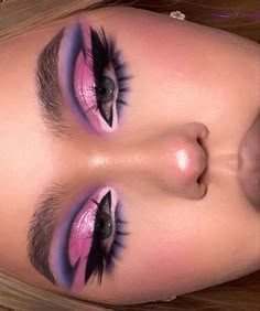 Eyeshadow Looks For Halloween, Creative Eye Makeup For Hooded Eyes, Multi Color Eyeshadow Looks, Intricate Makeup Looks, Bold Makeup Ideas, Cake Makeup Look, Ashnikko Concert Outfit Ideas, Creative Eyeshadow Ideas, Colorful Under Eye Makeup