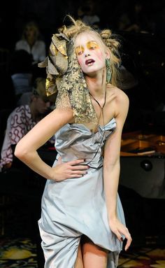 Cinderella Musical, Quirky Fashion, Estilo Punk, Runway Pictures, Harper's Bazaar, Glamour Fashion