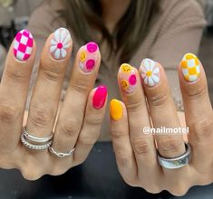 Nail Ideas Dip Powder Summer, Structure Nails, Groovy Nail Designs, Bright Fun Nails, Luminary Nails Design, Groovy Nail Art, Funky Summer Nails, Groovy Glam, Teen Nails