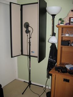 an empty room with two lights and a tripod