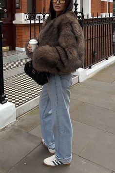 Fur Coat Going Out Outfit, Winter Outfit Colorado, Zara Brown Coat, Nyc Winter Bar Outfits, Fur Coat Jeans Outfit, Brunette Winter Outfit, Gray Fur Coat Outfit, Cute Casual Dinner Outfits Winter, Burgundy Fur Coat Outfit