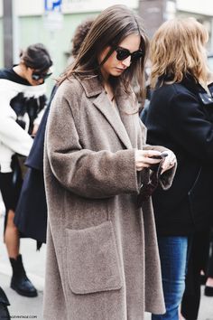 coat Mode Tips, Gray Coat, Blazer Outfit, Inspiration Mode, Look At You, Street Chic, Looks Style, Elie Saab, Mode Inspiration