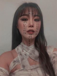 Mummy Makeup, Kpop Costume, Mummy Halloween Costume, Maquillage Halloween Simple, Teknik Makeup, Halloweenský Makeup, I Dle, Mummy Costume, Halloween Makeup Pretty