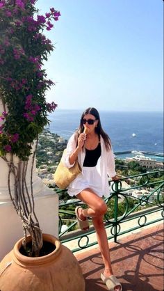 11 Best & Aesthetic Travel Outfits For Women | All seasons Comfy Travel Outfit Ideas Monochrome Outfits Summer, Beach European Style, Pompeii Outfit Ideas, Italy Summer Outfits Plus Size, European Sightseeing Outfits, Florence Outfit Summer, East Coast Summer Aesthetic Outfit, Europe Holiday Outfits, French Riviera Aesthetic Outfit