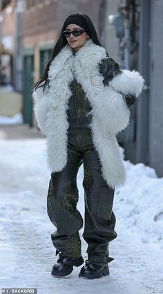 Kylie Jenner Style, Stylish Coat, Kendall Jenner, The Snow