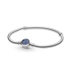 For a hint of color, look to the Pandora Moments Sparkling Blue Disc Clasp Snake Chain Bracelet. Hand-finished in sterling silver, this piece features Pandora's iconic snake chain. The small disc-shaped clasp is decorated with sparkling blue crystals in different sizes, with the polished reverse side including the Pandora Crown O monogram and logo. Pair with colorful charms for a vibrant addition to your look. Silver Pandora Charms, Blue Disc, Buckle Top, Snake Chain Bracelets, Pandora Bracelet Charms, Blue Bracelet, Pandora Jewelry, Blue Crystals, Snake Chain