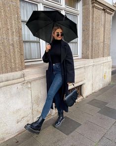 Vinter Mode Outfits, Mom Jeans Outfit Winter, Outfit Botas, Look Adidas, Winter Fashion Outfits Casual, Europe Outfits, Outfit Chic, Cold Outfits, Outfit Jeans