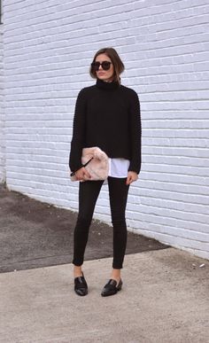 Outfit Mocasines, Minimalisticky Chic, Workwear Inspiration, Uni Fashion, Teacher Dress, How To Wear Loafers, Minimalistic Fashion, Loafers Outfit, Workwear Essentials