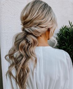 Side Ponytail Hairstyles For Prom, Boho Wedding Hair Ponytail, Boho Side Ponytail Wedding, Power Ponytail Wedding, Boho Side Ponytail, Poney Tale Hairstyle Wedding, Updo Ponytail, Boho Low Pony Wedding, Ponytail Wedding Hairstyles