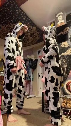 Matching Onsies Couple, Partner Outfits, Couple Clothes Matching Outfits, Matching Pjs For Couples, Matching Couple Clothes, Couple Pjs, Cow Couple, Matching Couple Pajamas, Couple Outfits Matching