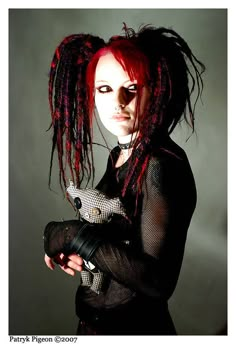 #mallgoth #alt #2000s ctto 2000s Goth Hairstyles, Mall Goth Dti, Black Mall Goth, Red And Black Mall Goth, Red Goth, 90s Mall Goth Magazine